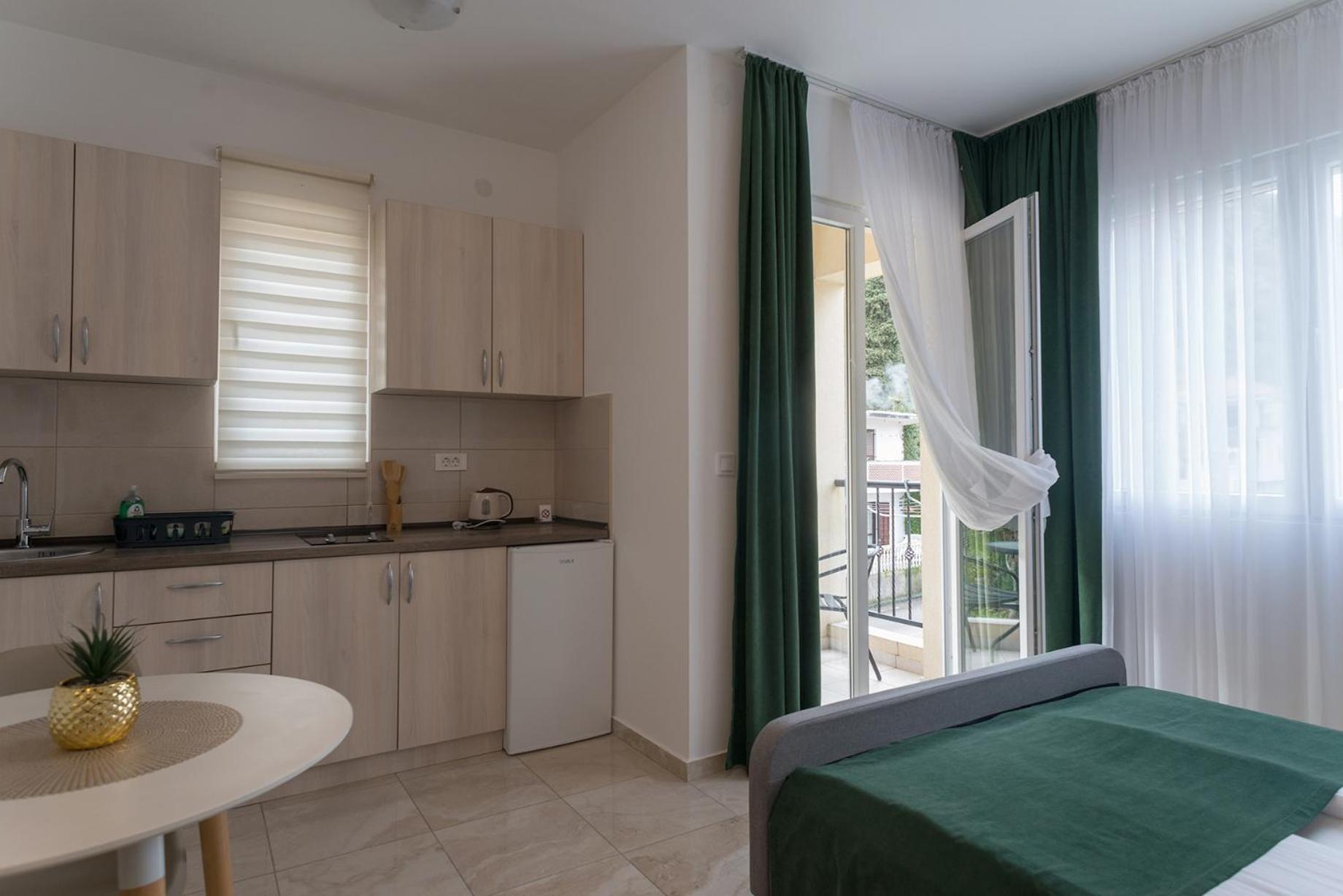 Apartments Sunrise Херцег Нови Екстериор снимка