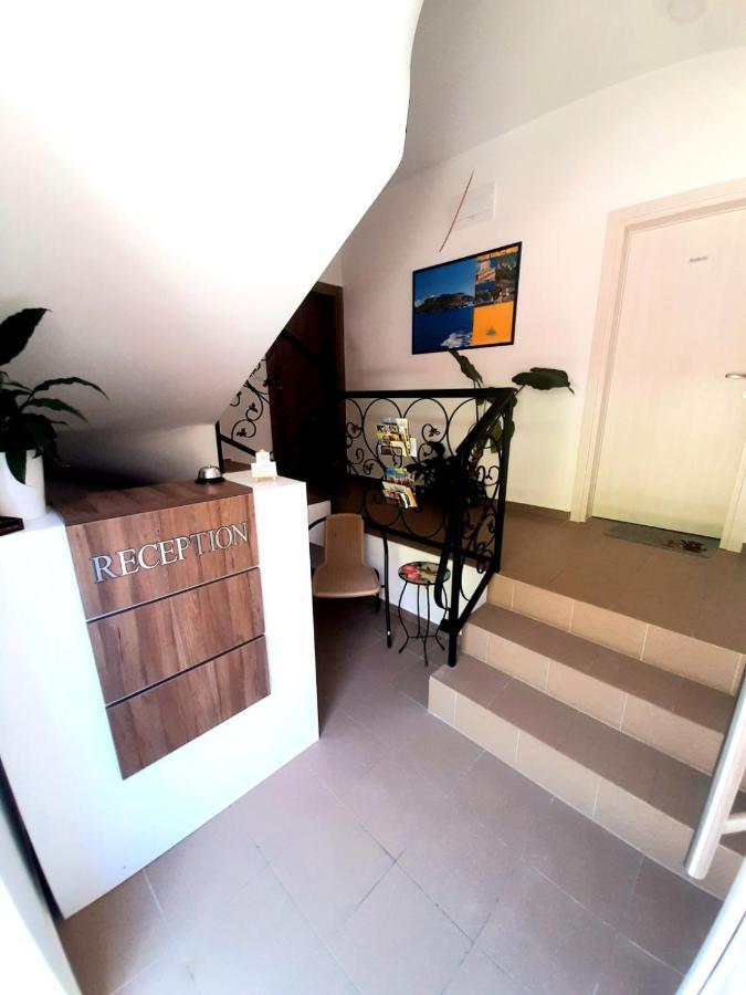 Apartments Sunrise Херцег Нови Екстериор снимка